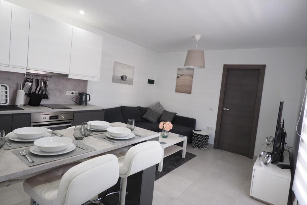 Private Apartment With Mountain And Sea Views, La Asomada, Lanzarote Tías Exteriör bild